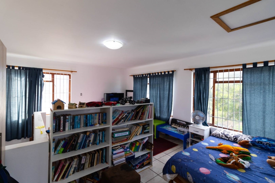 4 Bedroom Property for Sale in Sandbaai Western Cape
